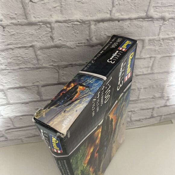 Revell UH-60A Black Hawk Helicopter Model Kit 1:100 Scale 74 Parts Level 3 - Picture 2 of 6
